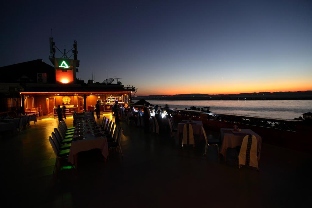 Ayarwaddy River View Hotel Mandalaj Kültér fotó