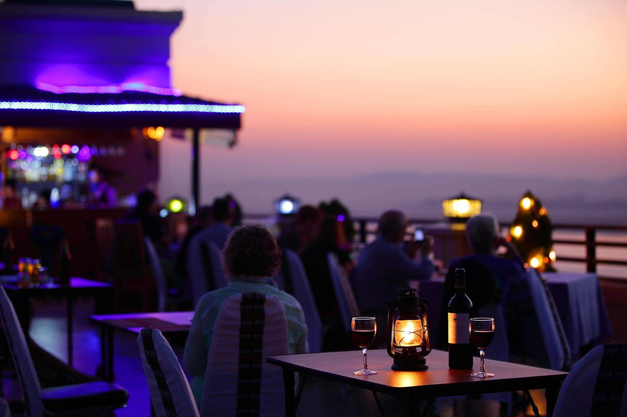 Ayarwaddy River View Hotel Mandalaj Kültér fotó