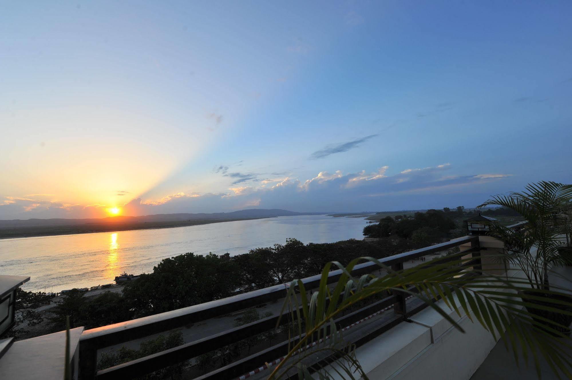 Ayarwaddy River View Hotel Mandalaj Kültér fotó
